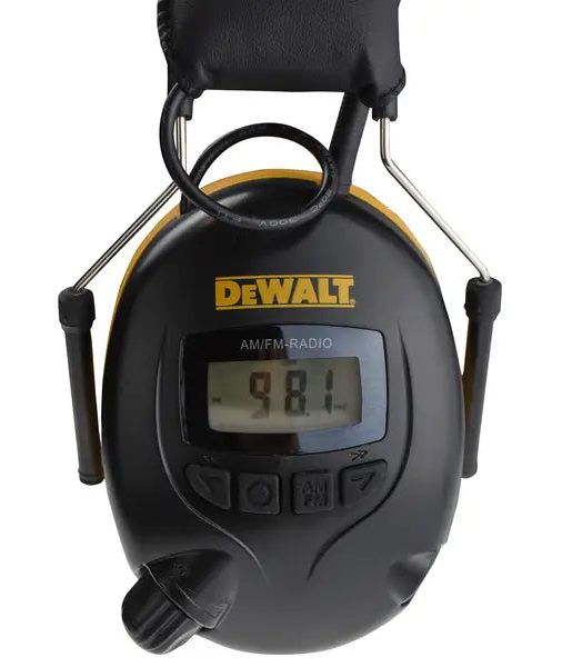 DEWALT Digital AM/FM Radio Earmuffs - Image 3